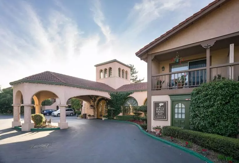 בית מלון כפרי Half Moon Bay Lodge