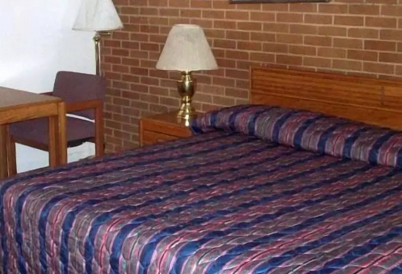 فندق Provo Travelers Inn