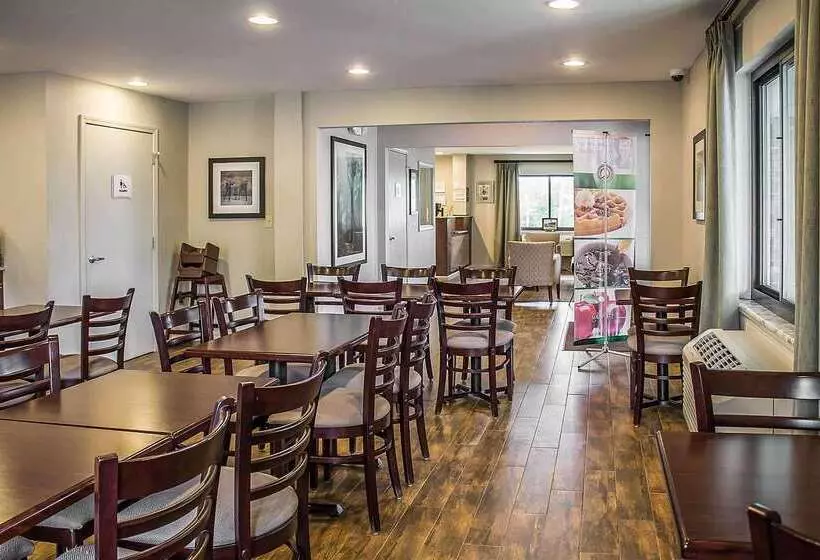 Отель Quality Inn