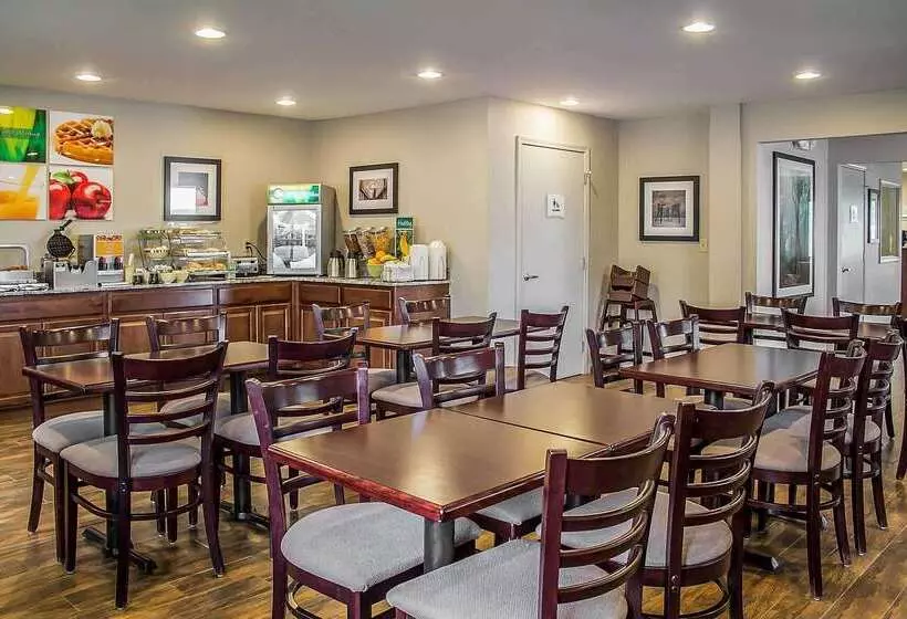 Отель Quality Inn