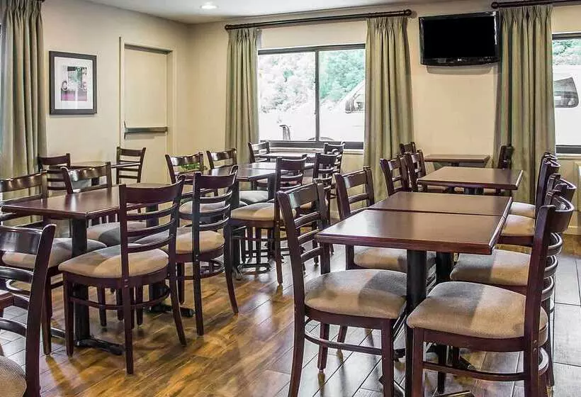 Отель Quality Inn