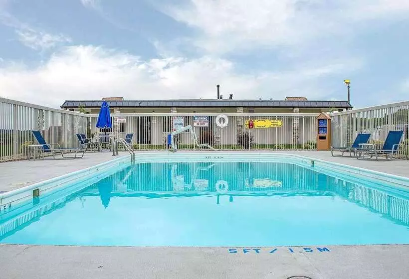 Отель Quality Inn