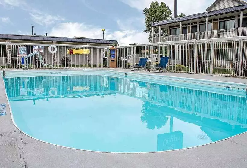 Отель Quality Inn