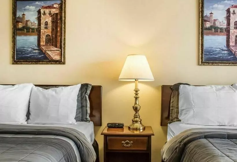 فندق Rodeway Inn Marshall Manor