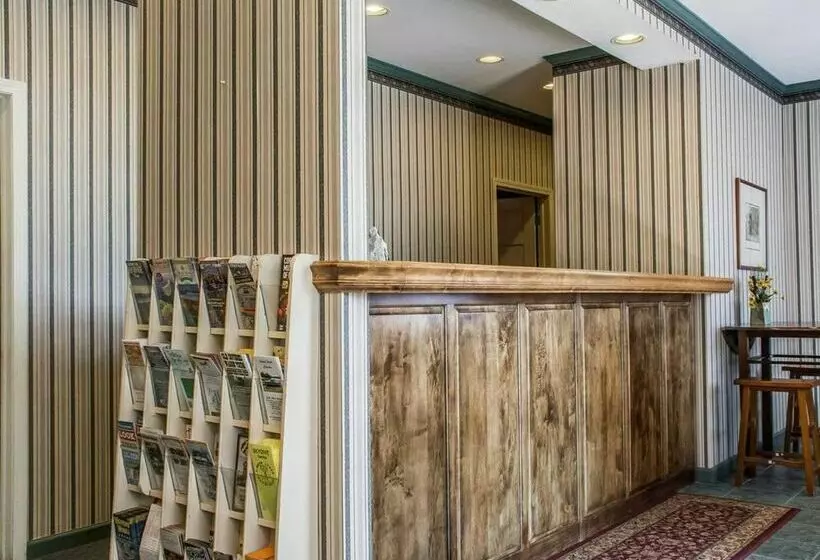 فندق Rodeway Inn Marshall Manor