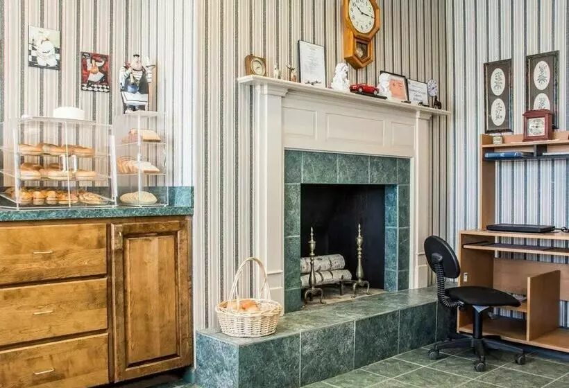 فندق Rodeway Inn Marshall Manor