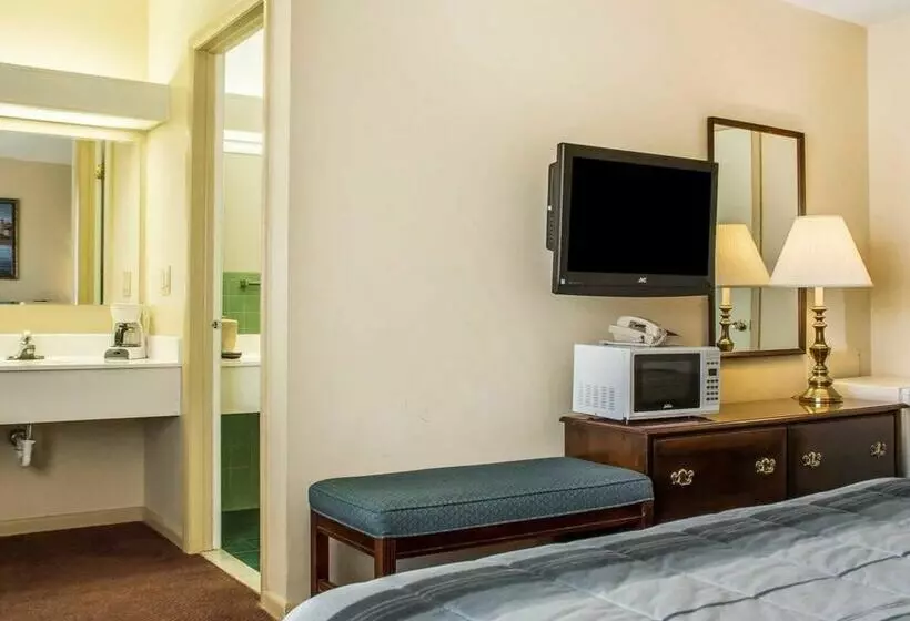 فندق Rodeway Inn Marshall Manor