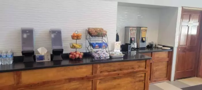 ホテル Royal Inn & Suites