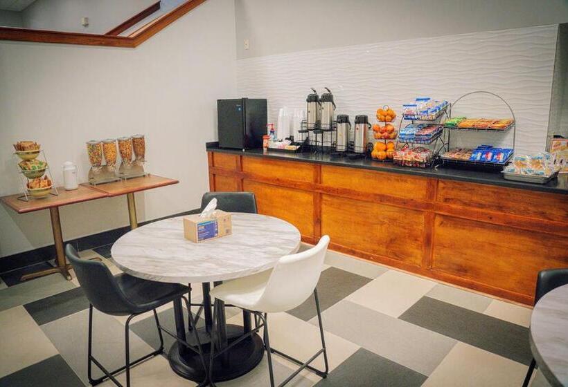 هتل Royal Inn & Suites