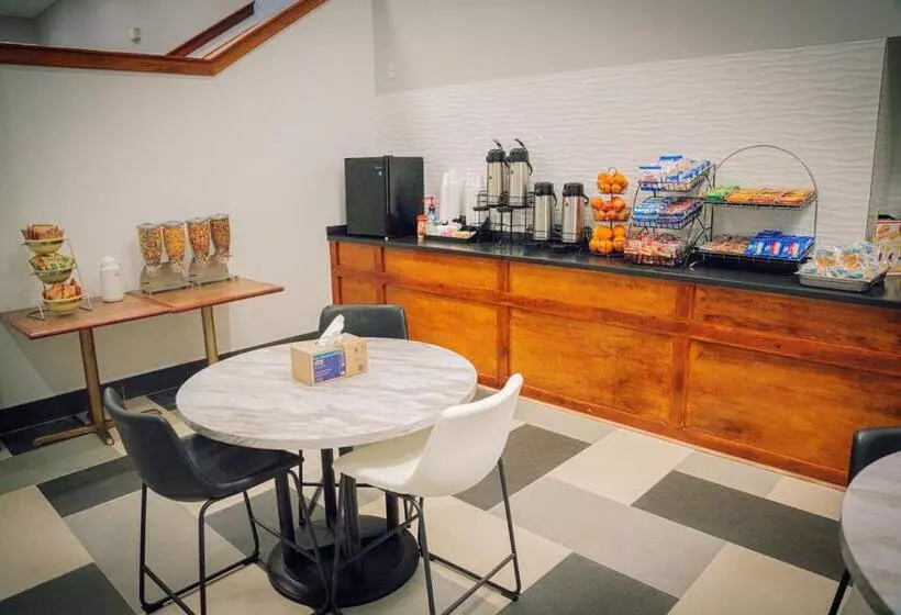 ホテル Royal Inn & Suites