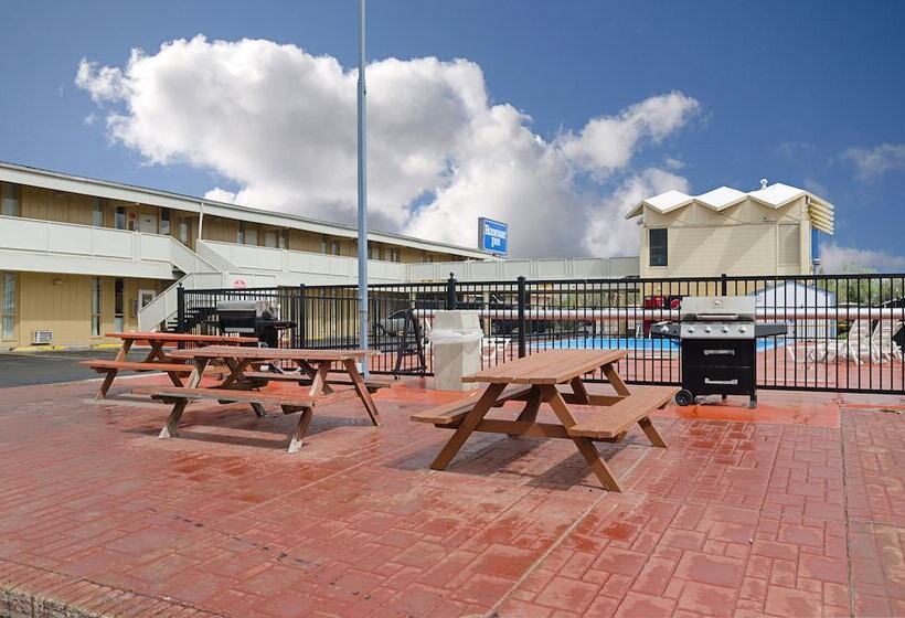 هتل Alamo Inn & Suites