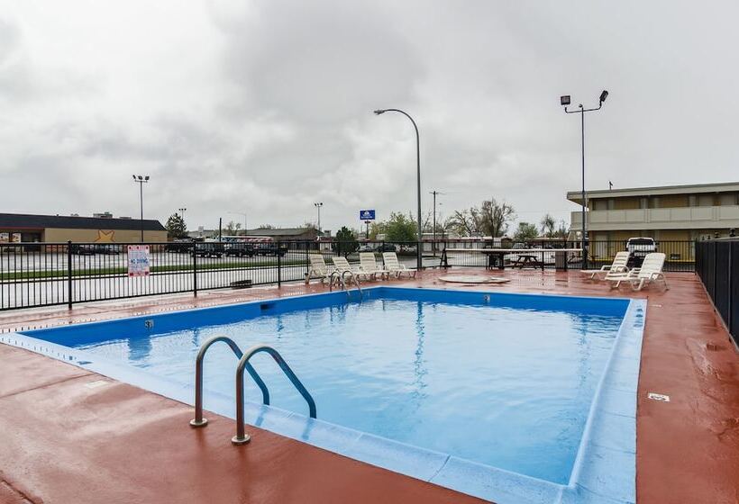 هتل Alamo Inn & Suites