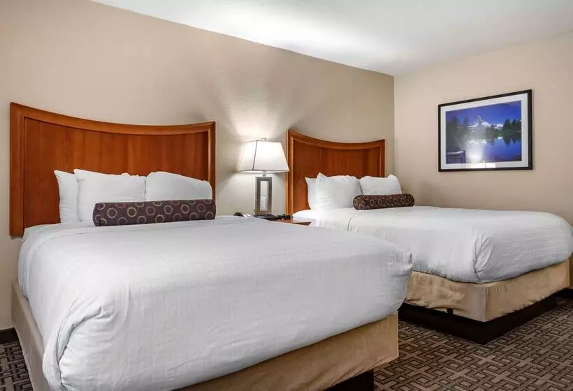 בית מלון כפרי Best Western Swiss Clock Inn