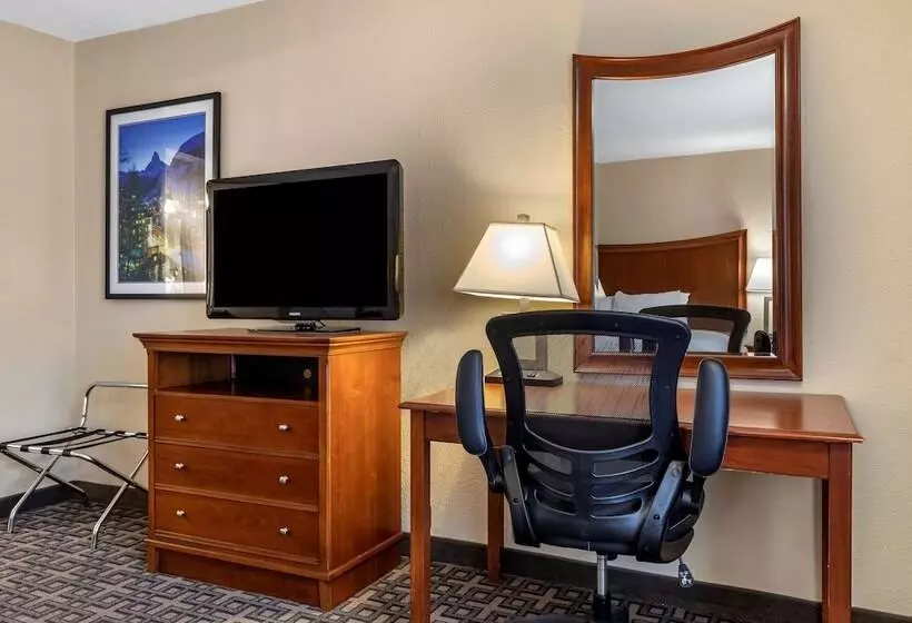 בית מלון כפרי Best Western Swiss Clock Inn