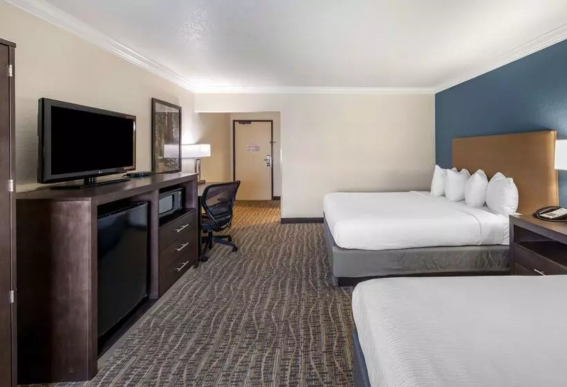 Отель Best Western Town & Country Lodge