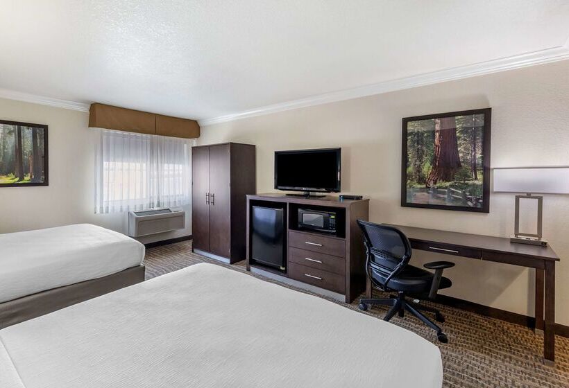 فندق Best Western Town & Country Lodge