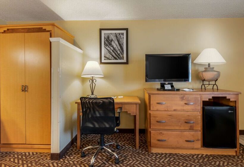 هتل Best Western Turquoise Inn & Suites