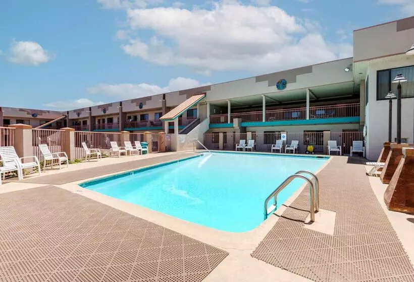 فندق Best Western Turquoise Inn & Suites