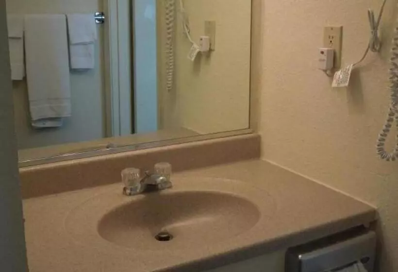 فندق Captain John Smith Inn Williamsburg