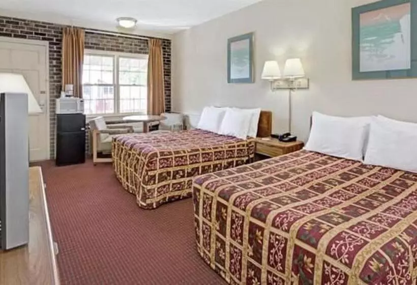 فندق Captain John Smith Inn Williamsburg