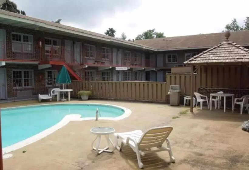 فندق Captain John Smith Inn Williamsburg