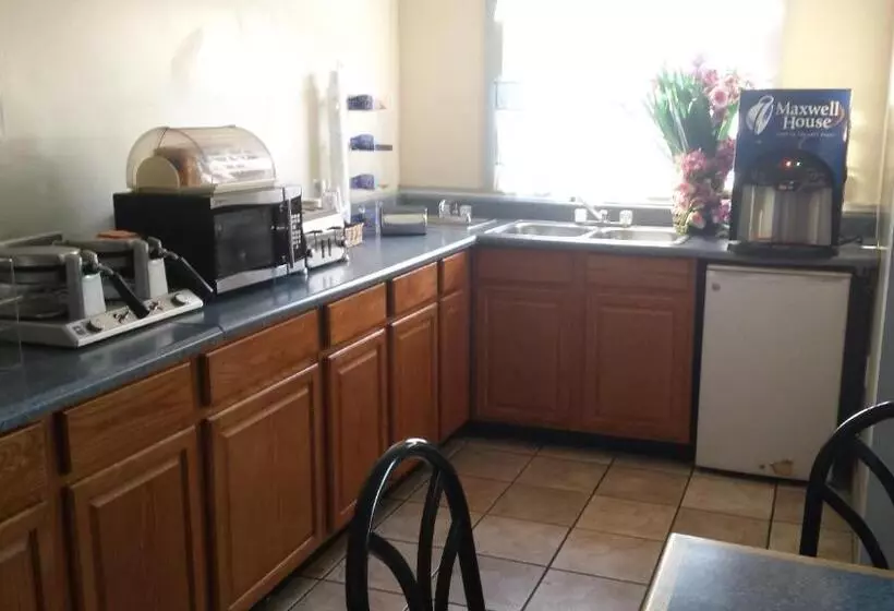 فندق Captain John Smith Inn Williamsburg