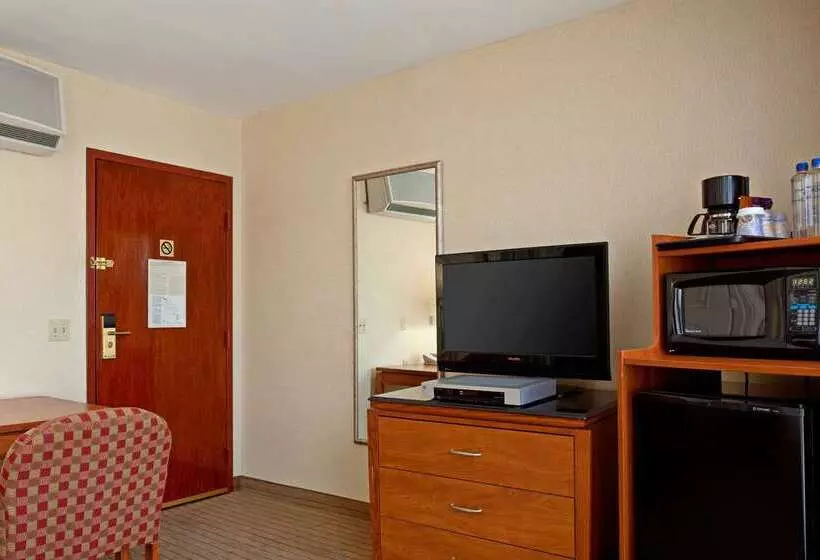 Century Park Hotel La