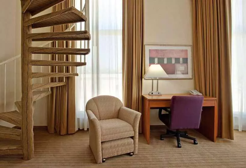 Century Park Hotel La