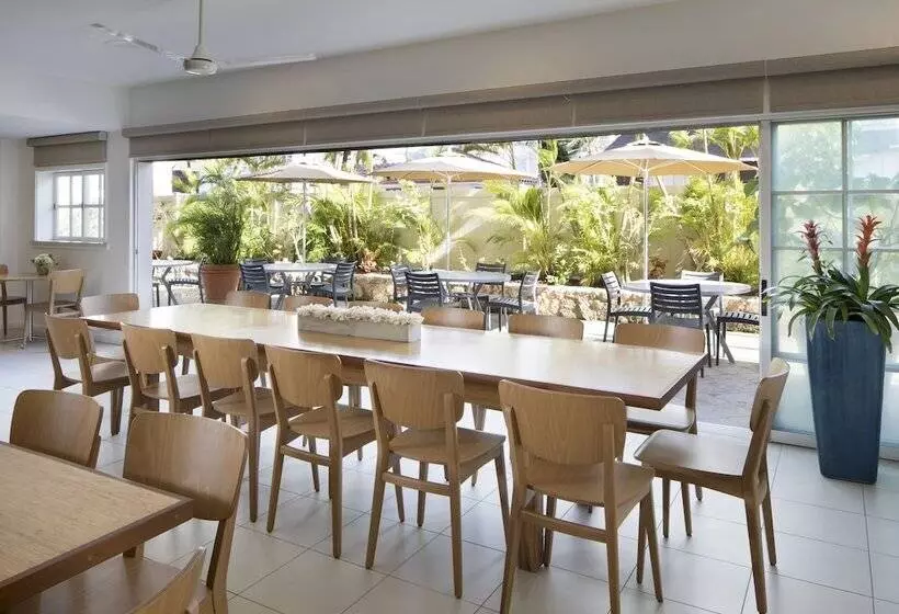 Отель Coconut Waikiki