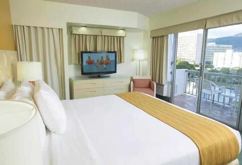 Отель Coconut Waikiki