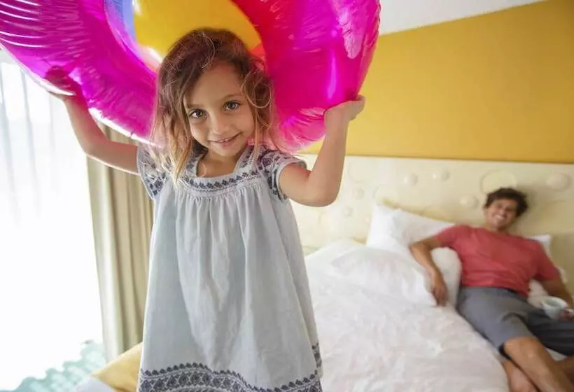 Отель Coconut Waikiki