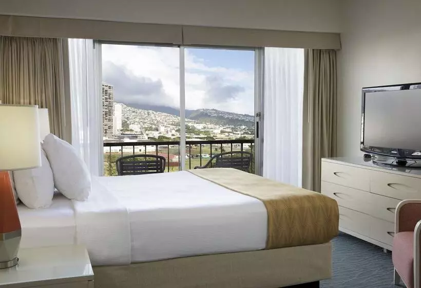 Отель Coconut Waikiki