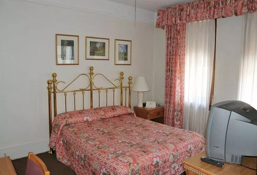 هتل Inn At Lincoln Park