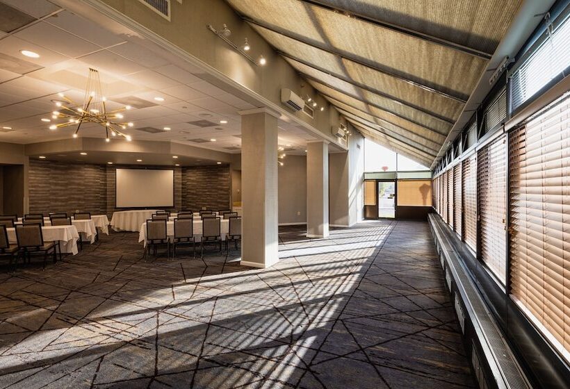 Otel Crowne Plaza Edison, An Ihg