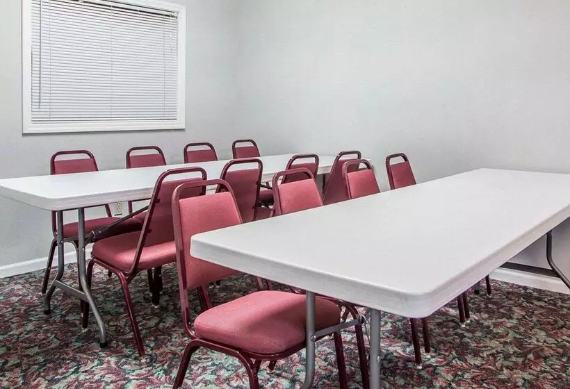 בית מלון כפרי Econo Lodge Jefferson City