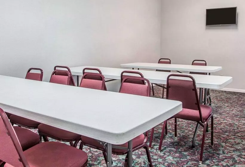 בית מלון כפרי Econo Lodge Jefferson City