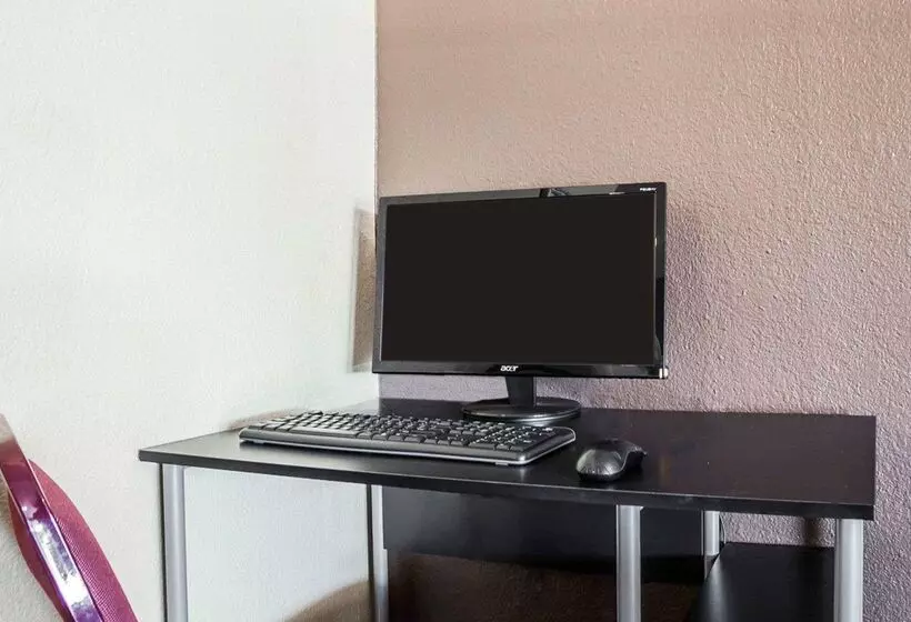 בית מלון כפרי Econo Lodge Jefferson City