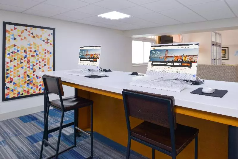 בית מלון כפרי Holiday Inn Express & Suites   Shreveport   Downtown, An Ihg