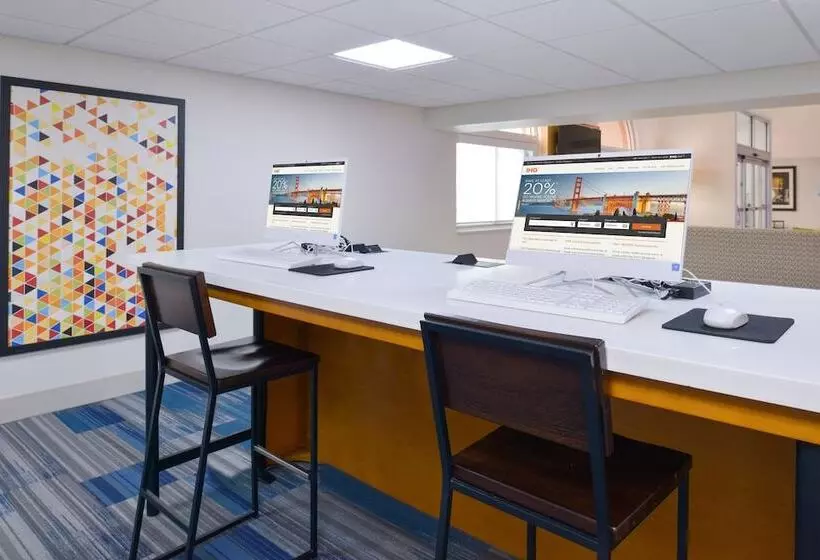 בית מלון כפרי Holiday Inn Express & Suites   Shreveport   Downtown, An Ihg