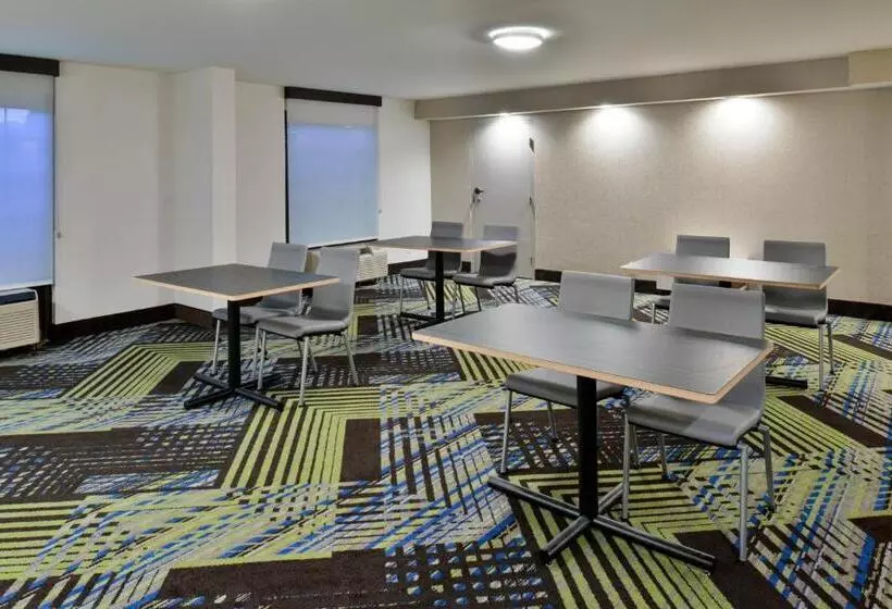 בית מלון כפרי Holiday Inn Express Winston Salem Medical Ctr Area