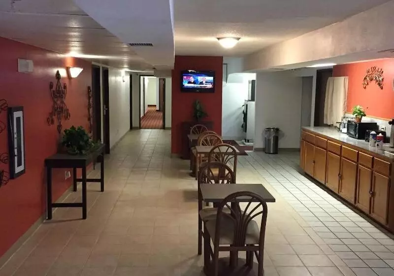 酒店 Luxury Inn & Suites