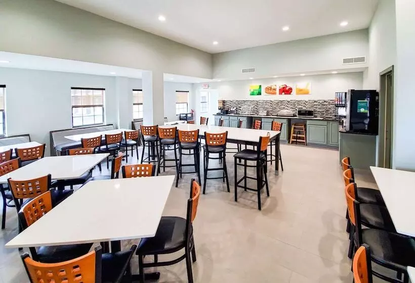 هتل Quality Inn & Conference Center Panama City