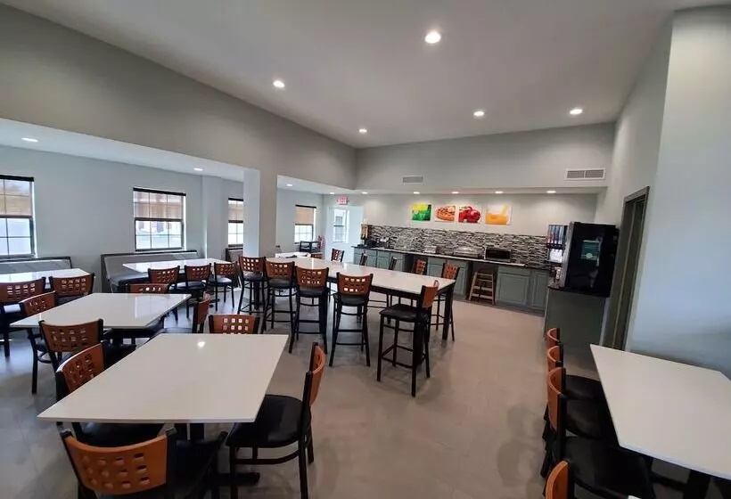 هتل Quality Inn & Conference Center Panama City