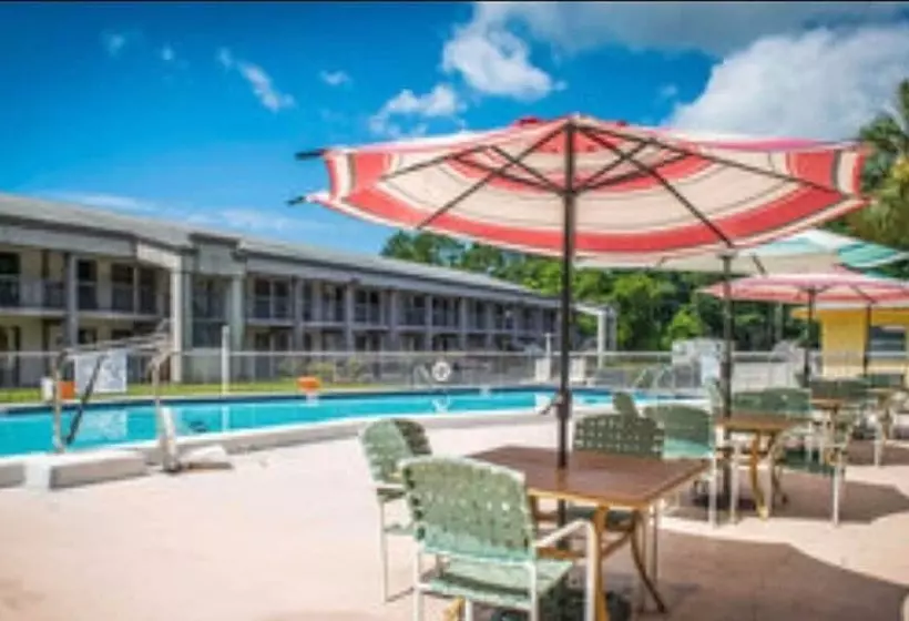 هتل Quality Inn & Conference Center Panama City