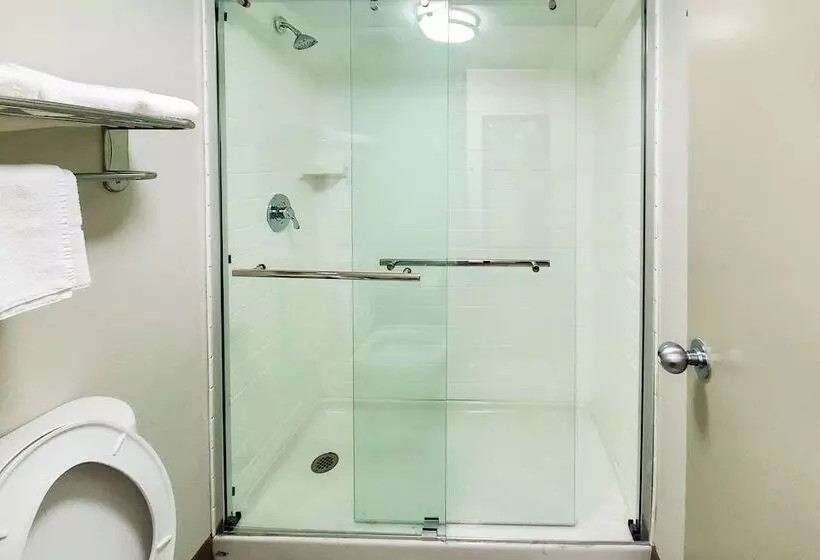 هتل Quality Inn & Conference Center Panama City