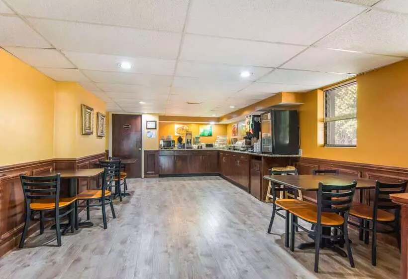 בית מלון כפרי Quality Inn