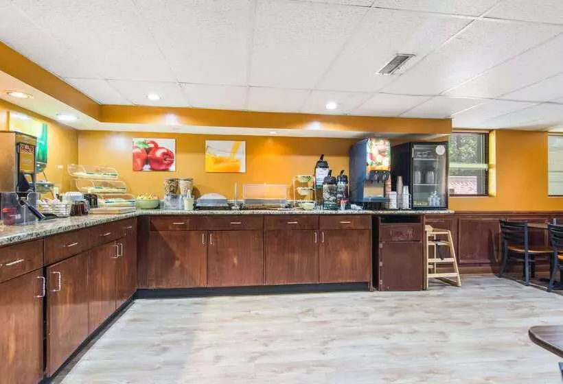 בית מלון כפרי Quality Inn