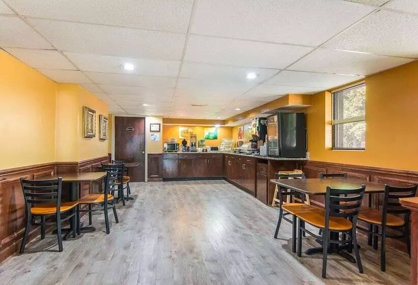 בית מלון כפרי Quality Inn