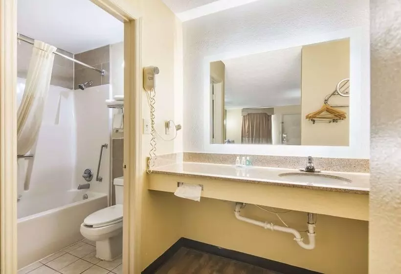 בית מלון כפרי Quality Inn