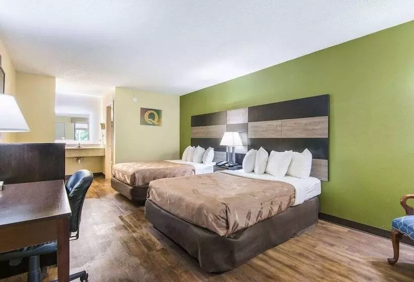 בית מלון כפרי Quality Inn